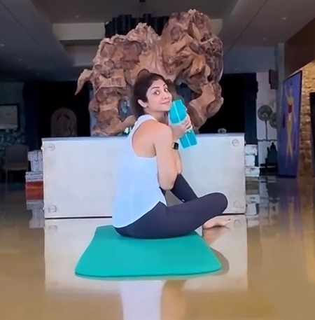Shilpa Shetty performs supine contralateral stability drill: Strength without control is incomplete
