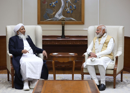 PM Modi discusses minority welfare with Indian Grand Mufti​