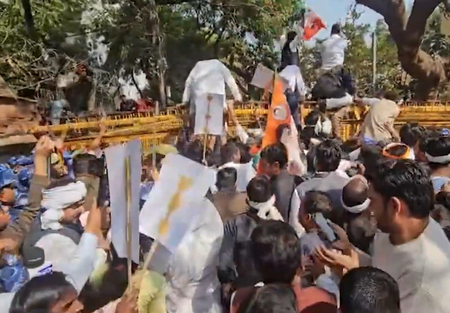 Congress workers march to UP Assembly over MGNREGA issue, several detained