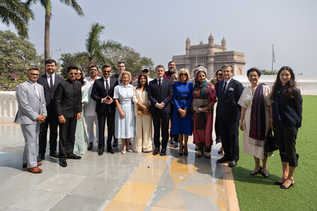 <div>Anil Kapoor & other Bollywood celebs spend an inspiring afternoon with French President Emmanuel Macron</div>