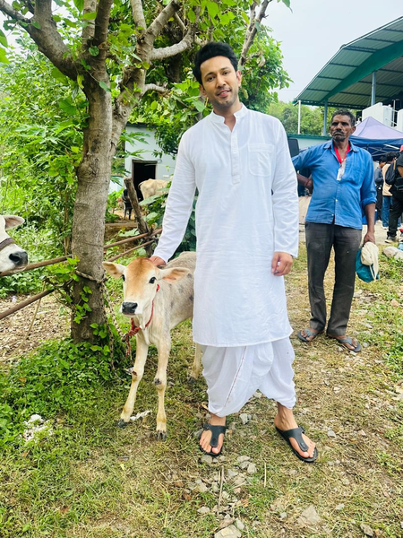 <div>Sahil Anand asks ‘Why can’t cow also be our National Animal?’ after his ‘Godaan’ experience</div>