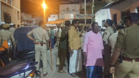 <div>Stone pelting recurs in Karnataka’s Bagalkot; police resort to lathi-charge to disperse mob</div>