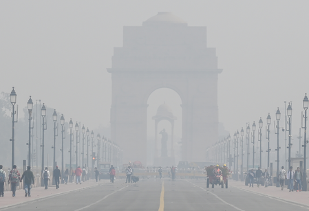 Delhi’s AQI remains in ‘poor’ category, IMD predicts clear skies; maximum temp to hover around 28 degrees Celsius