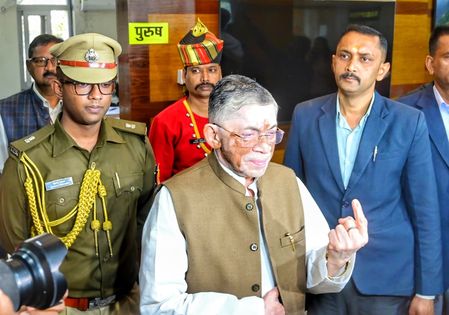 Jharkhand municipal polls: Governor, MPs, Ministers cast votes; leaders urge public participation