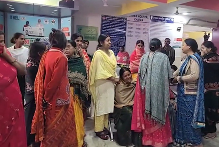 <div>J’khand air ambulance crash: All 7 on board killed, relatives express grief</div>