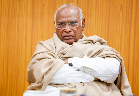 <div>Kharge defends Youth Congress’ shirtless protest at AI summit</div>