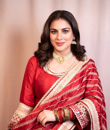 Shraddha Arya has a blast at her all-girls trip with friends in Pattaya without her twin babies