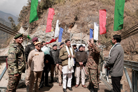 Defence MoS inaugurates Chungthang-Lachen Axis, bailey bridge in Sikkim