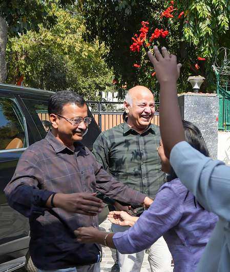<div>After Delhi court’s relief to AAP leaders in excise case, CM Vijayan likely to meet Kejriwal</div>