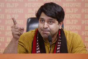 <div>BJP slams Congress over protests, alleges ‘hooliganism’ and insult to national icons</div>