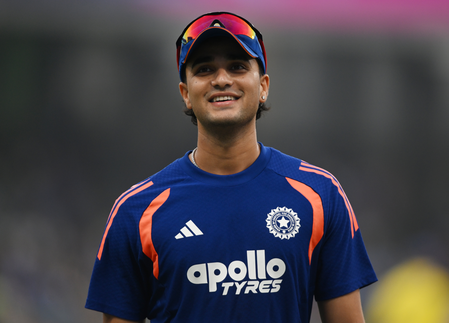 T20 WC: Unchanged Pakistan elect to bowl, Abhishek, Kuldeep return for India