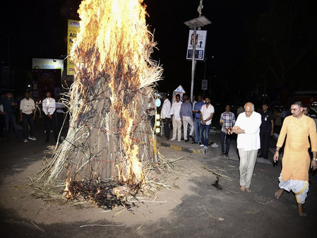 Gujarat CM joins ‘Vedic Holi’ celebration in Ahmedabad, highlights environmental message
