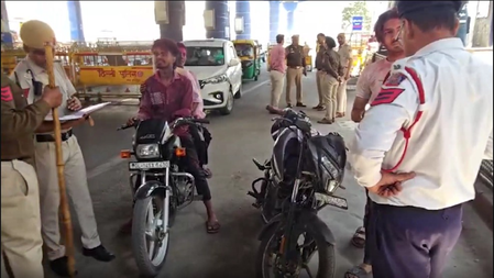 Delhi Police enforces traffic rules, maintains vigil during Holi festivities