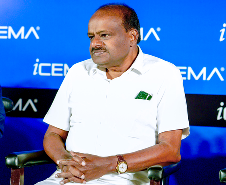 Kumaraswamy holds FKCCI talks to boost EV sector, seeks ARAI testing centre​