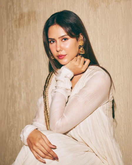 Sonam Bajwa felt a mix of ‘nerves & gratitude’ during her first live performance at an award show
