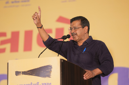 <div>Kejriwal calls for ‘system change’ in Gujarat, asks voters to reject BJP, Congress</div>