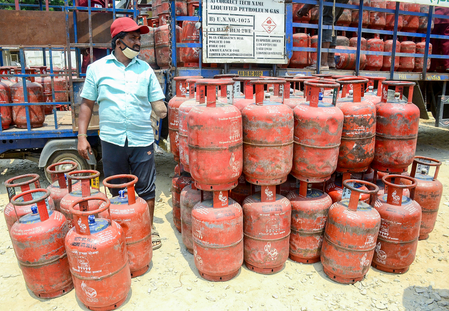 642 FIRs registered, 155 people arrested for LPG hoarding and black marketing: Govt
