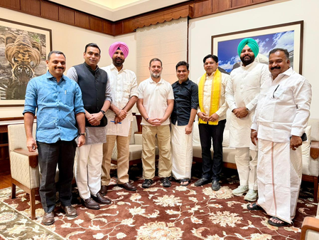 Rahul Gandhi meets Cong MPs after Lok Sabha revokes suspension