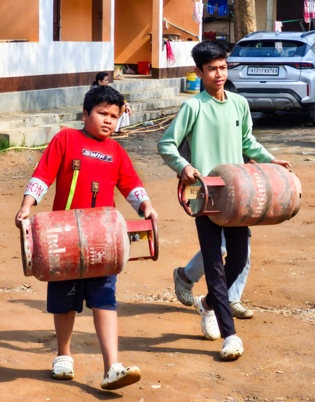 Govt warns consumers on cyber fraud linked to LPG bookings