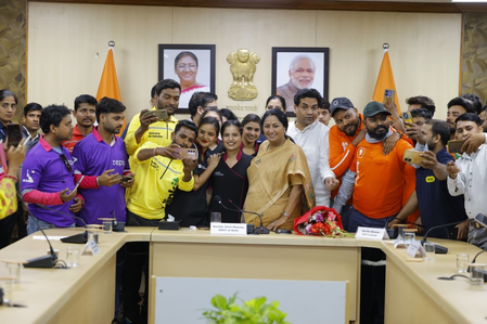 Delhi CM holds pre-Budget talks with gig workers, farmers​