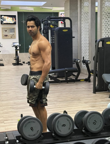 Varun Dhawan says ‘Hai jawaani toh workout karna hain’ as he flaunts his toned physique