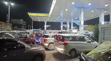 Panic buying at fuel stations in Hyderabad; petroleum dealers association says no shortage
