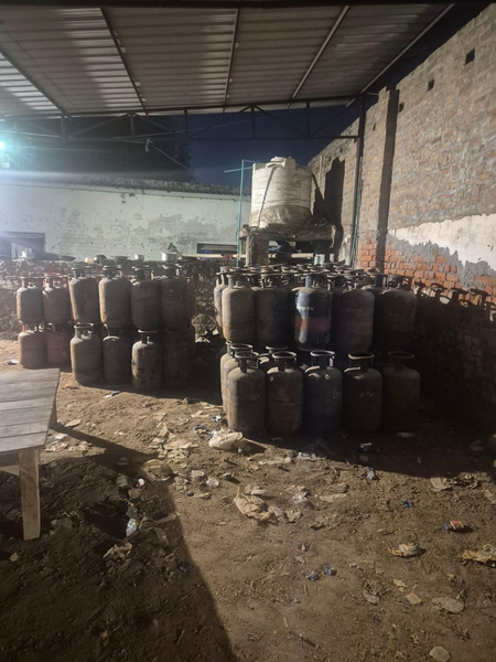 Delhi Crime Branch busts LPG hoarding racket in Ranhola; 459 cylinders seized