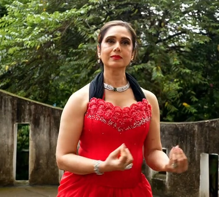 Meenakshi Seshadri revisits ‘Hey You’ as she recalls first film with Amitabh Bachchan