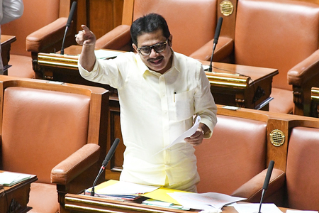 K’taka Congress crisis: Minister Zameer Khan denies rebellion claims​