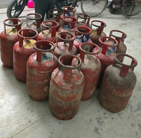 23 empty commercial gas cylinders seized, delivery worker charged in Mumbai’s Deonar