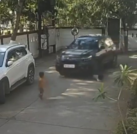 Minor girl run over by car in MP’s Indore; suffers severe injuries