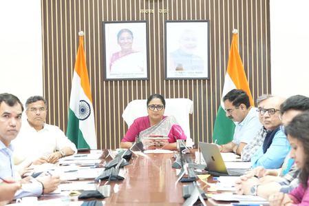 Delhi CM unveils plan to check pollution; 62 traffic hotspots to be eliminated