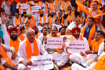 BJP stages protest in Amritsar, seeks justice for Warehousing Corporation official’s family