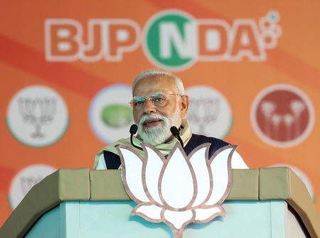 PM Modi targets Congress over Gulf remarks, assures safety of Keralites