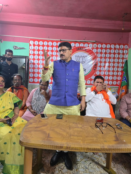 Delhi BJP leaders condemn AAP MLA for misleading Purvanchalis on LPG supply