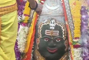 Devotees throng Mahakaleshwar Temple in Ujjain on Vaishakh Krishna Paksha Panchami