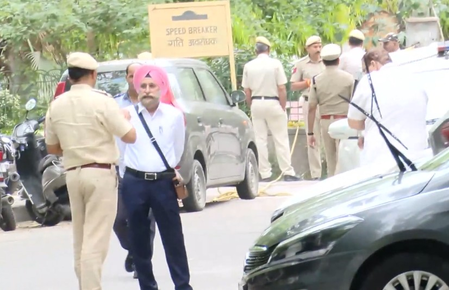 CM Sarma’s wife passport case: Assam Police at Cong leader Pawan Khera’s Delhi residence