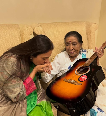 Tabu shares how Asha Bhosle surprised her with a guitar at her doorstep