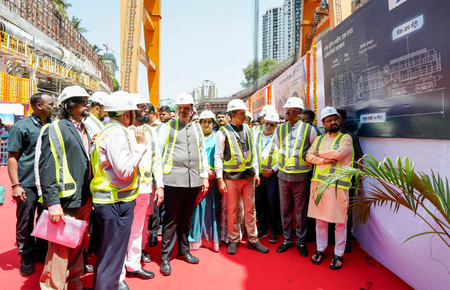 Maha CM opens Metro 9, 2B; lays BKC Pod Taxi foundation