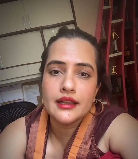 Sona Mohapatra supports Alia Bhatt amidst trolling over award show hosting: Learn to laugh a little