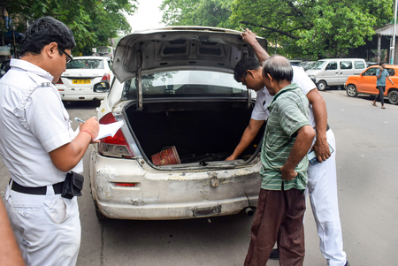 Kolkata Police seize unaccounted cash from four cars in pre-poll crackdown