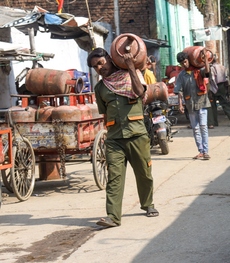 MP cracks down on LPG black marketing, pushes PNG adoption