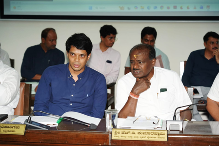 Kumaraswamy challenges Siddaramaiah, questions moral authority on family politics​