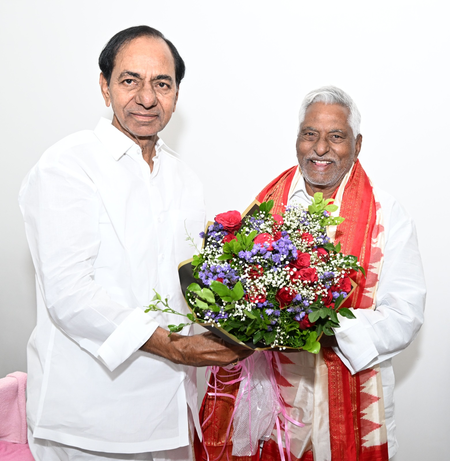 Telangana: Ex‑Minister Jeevan Reddy meets KCR, set to join BRS​