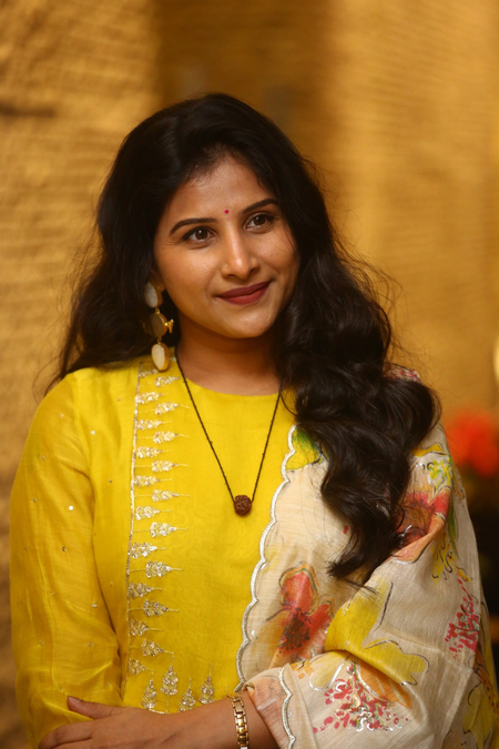 Telugu folk singer Mangli lodges extortion complaint against lawyer