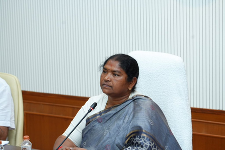 Telangana Minister Seethakka sends legal notice to KCR