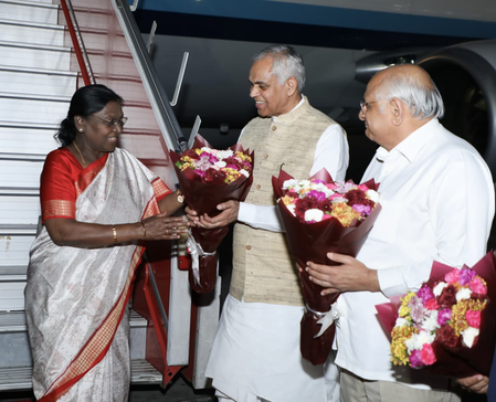 Gujarat Guv, CM Patel accord warm welcome to Prez Murmu at Ahmedabad Airport (Lead)