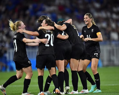 New Zealand women edge past PNG to seal World Cup berth