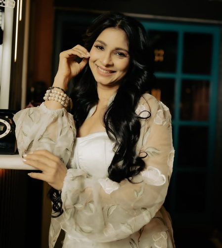 Tanishaa Mukerji expresses pride as she shares iconic video song of her Nutan ‘maushi’ & Kishore Kumar ‘dadu’