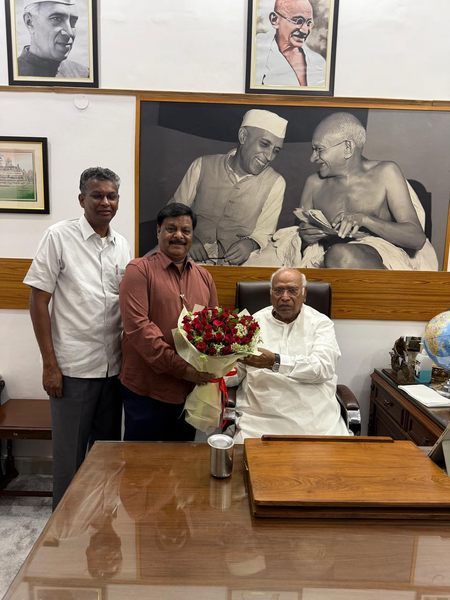 K’taka Minister urges high command for early clarity on leadership change; Parameshwara downplays speculation